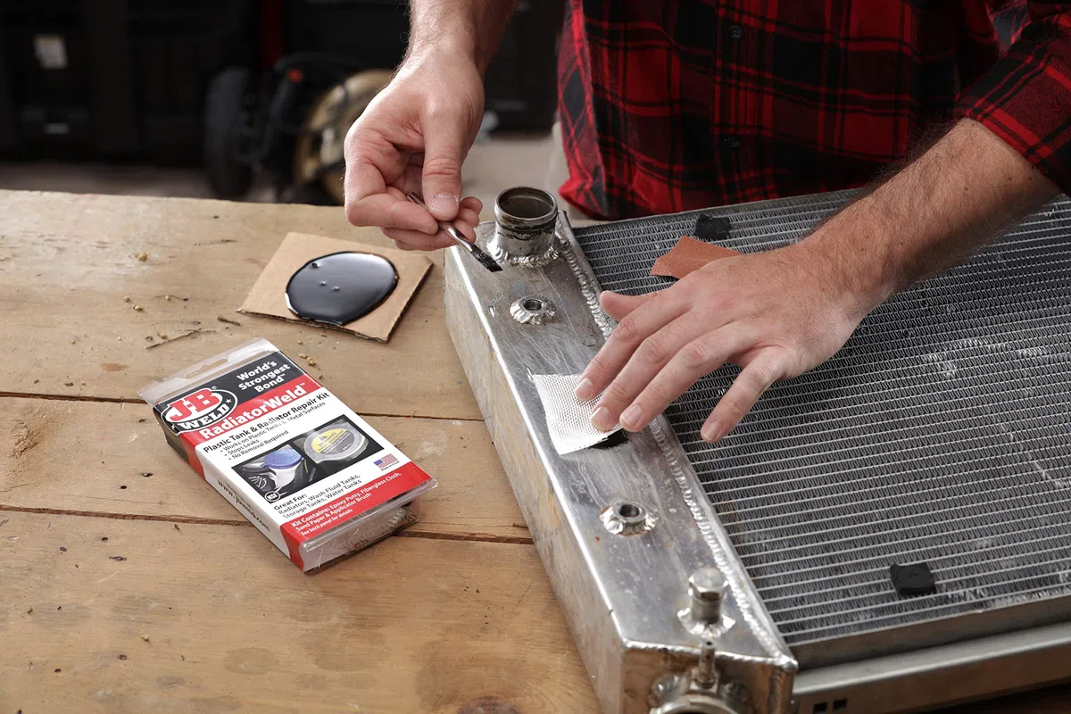 J-B Weld 2120 - Kit de reparación de radiador y plástico