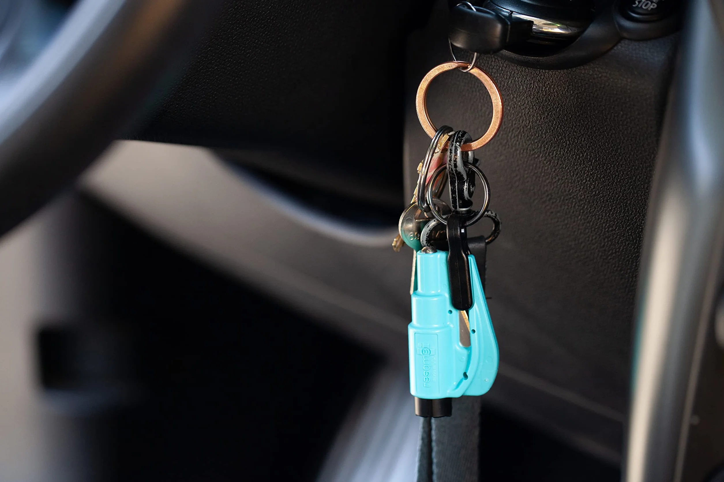 Resqme 2 Unidades, la Herramienta de Escape de Coche con Llavero de Emergencia Original, Cortador de cinturón de Seguridad 2 en 1 y rompeventanas, Martillo de Seguridad Compacto, Ejercito Verde