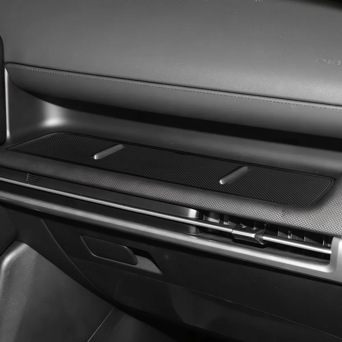 KUNGKIC Accesorio para Hyundai Tucson 2025 Alfombrilla antideslizante para reposabrazos del asiento del pasajero, bandeja de silicona con almohadillas antideslizantes, 1 pieza (con borde negro)