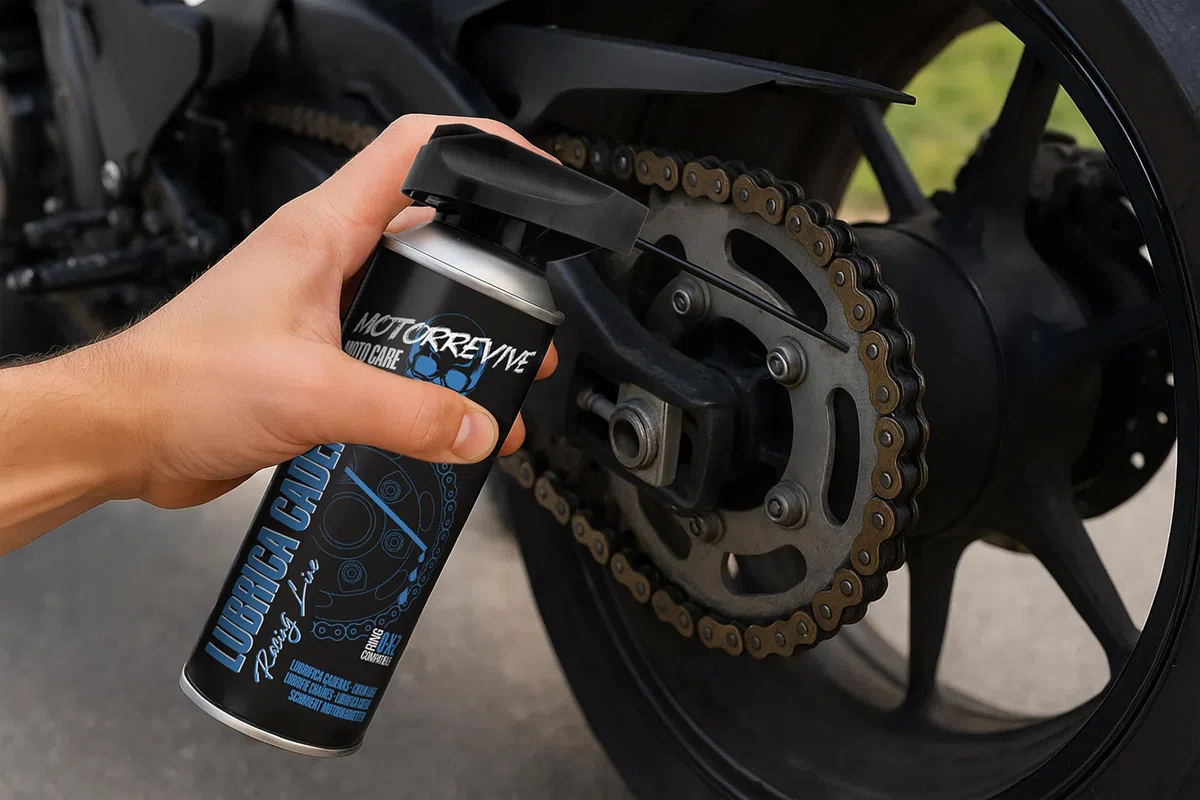 Pack Racing Line con Limpiador, Lubricante y Cepillo para Cadenas de Moto 380 + 380 ml | Mantenimiento Integral para Motos Deportivas de Alto Rendimiento.