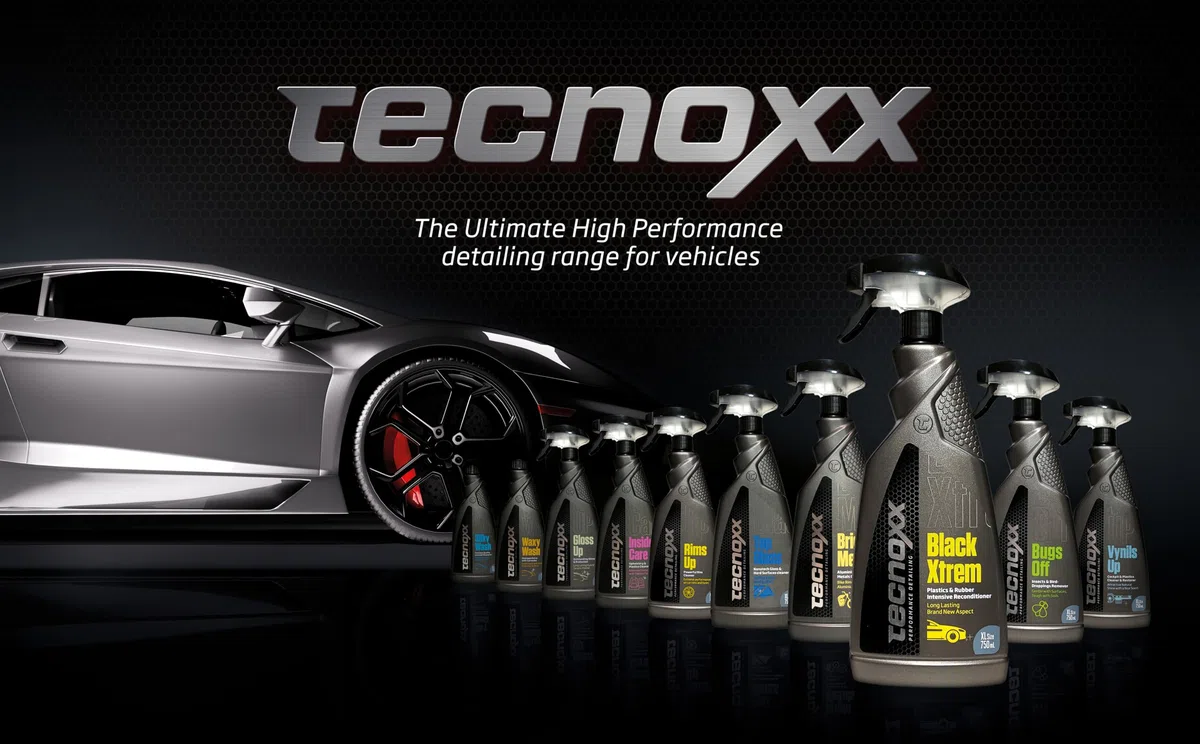 Tecnoxx Vynils Up Limpiador de Salpicaderos e Hidratador de Plásticos Interiores - Abrillantador con Aroma a Vainilla y Coco, Protección UV, 750 mL con pulverizador, brillo natural acabado no pringoso