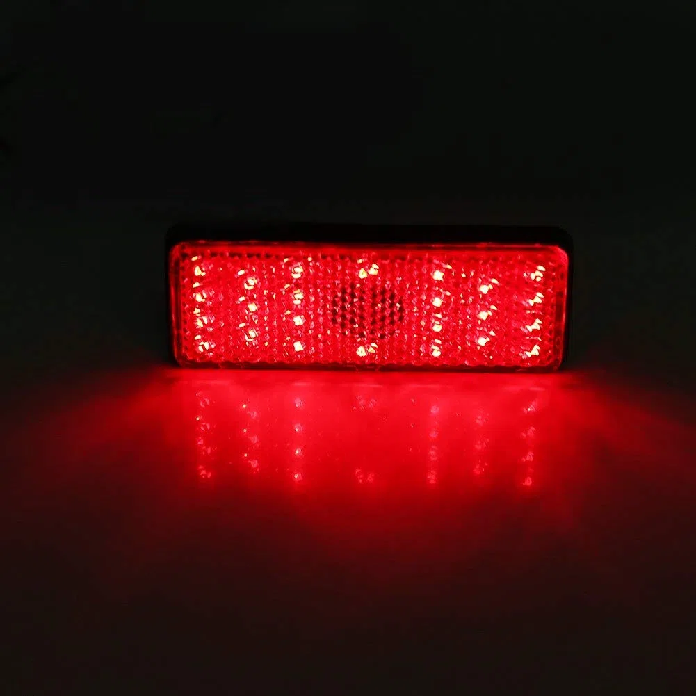 Akozon Luces de freno de motocicleta，Universal Motocicleta Scooter Ciclomotor Rectángulo LED Reflector Cola Luz de freno Luz de parada(rojo)