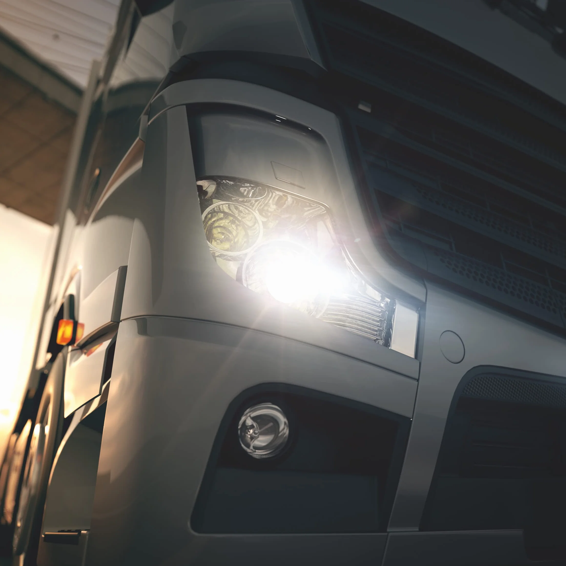 OSRAM TRUCKSTAR PRO H7, +120% más de brillo, lámpara halógena para faros delanteros, 64215TSP, lámpara para camión de 24 V, caja plegable (1 lámpara)