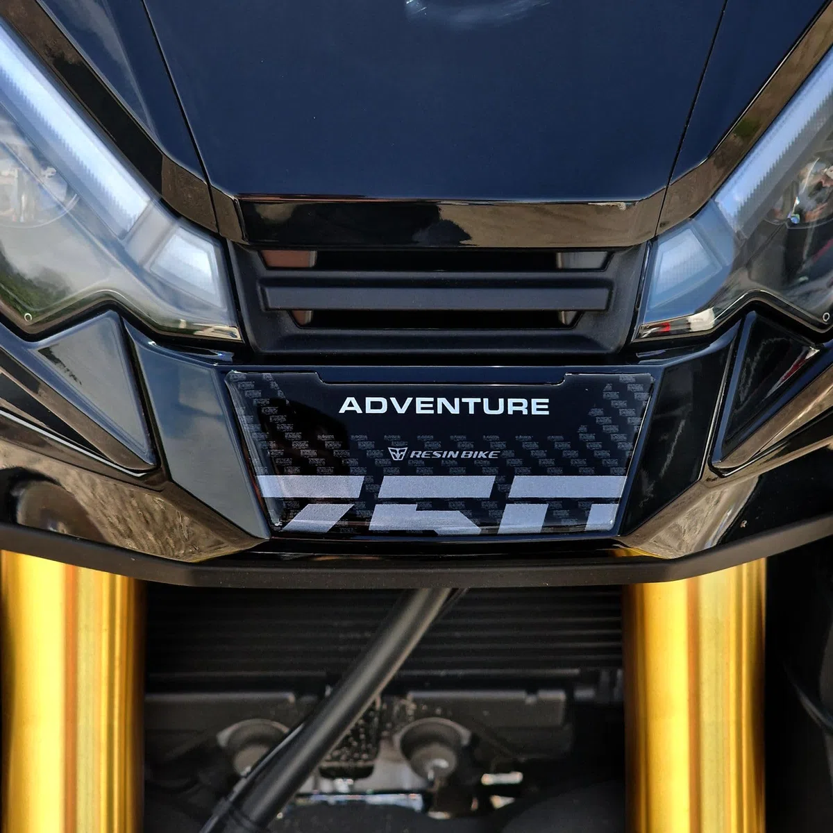 Resin Bike Adhesivos Scooter Compatibles con Honda X-ADV 750 2025-2026. Protección Carenado Frontal Inferior Zona Faros Antirrayas y Antigolpes. Adhesivos Resinados 3D Made in Italy
