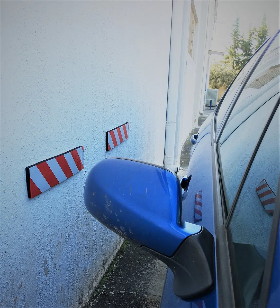 Protectoras Paragolpes de Pared Parking, Autoadhesivas, en Goma Espuma, para Aparcamientos y Garajes, 44x10x1,5 cm, 4 Piezas (Rojo Blanco)