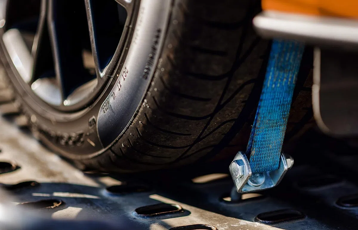 Cincha para Portacoches 50mm. 2.5M 5000KG Correa para Remolcar Vehículos | Eslinga Remolque Resistente Ruedas Neumáticos de Coches