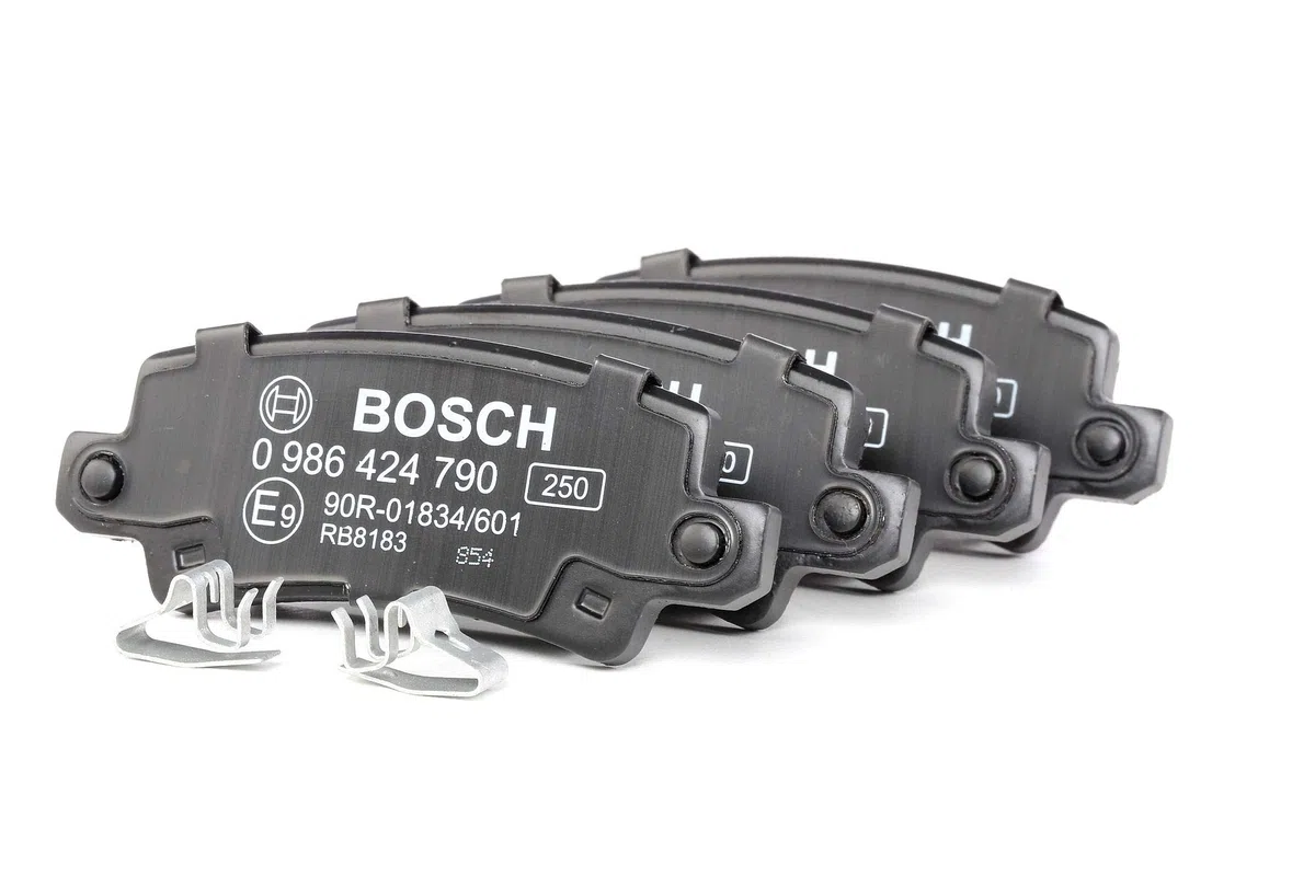 Bosch BP931 - Pastiglie Freni Auto, Trasero - Calidad Bosch - Reducción de Ruido y Polvo - Certificación ECE-R90 - Sin Cobre - 1 Juego de 4 Pastillas