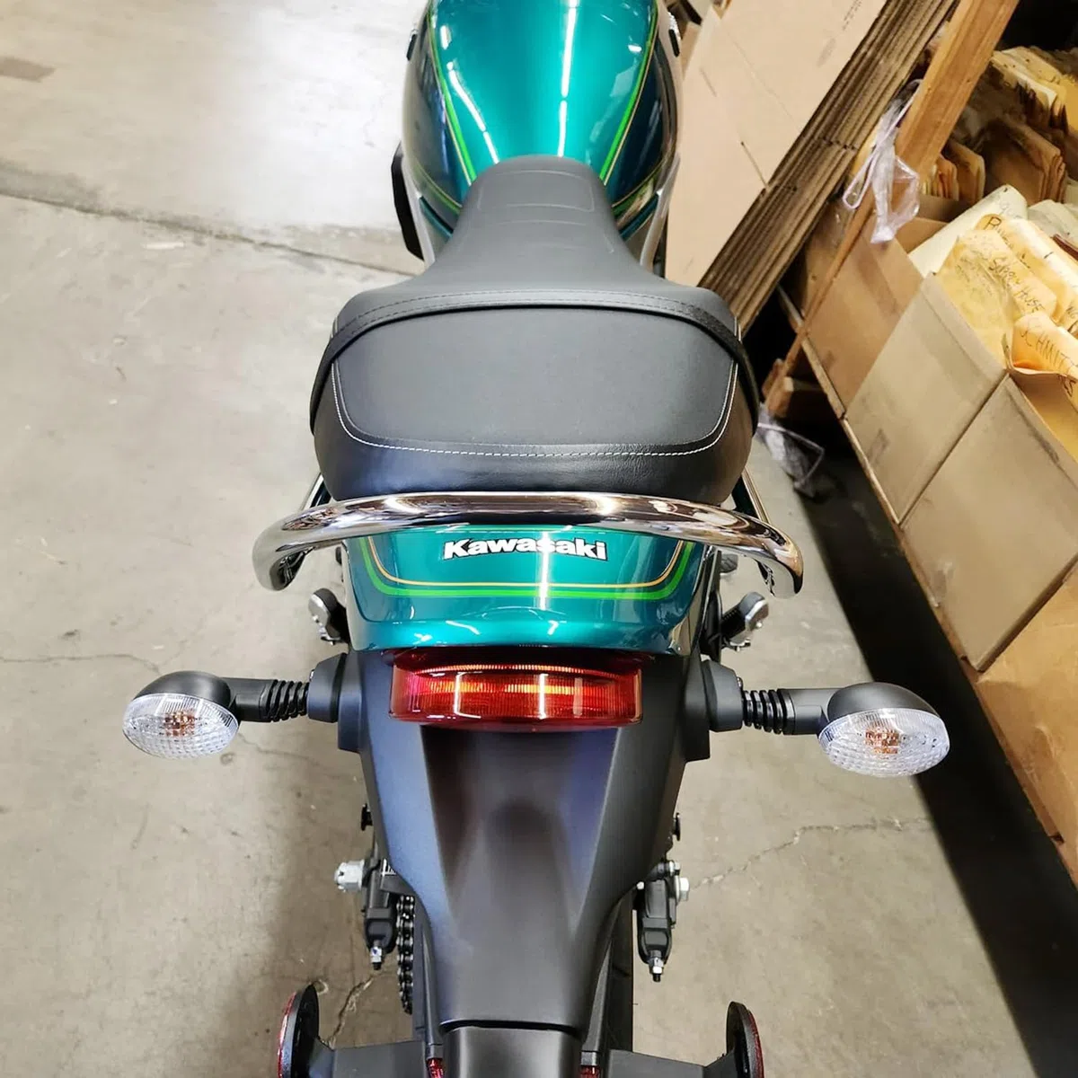 Barra de Apoyo para Pasajero Trasero Grande para Motocicleta, Compatible con K-awasaki Z650RS Z 650RS Z 650 RS Z-650-RS 2021 2022, Barras de sujeción Kit de reposabrazos (Cromo)