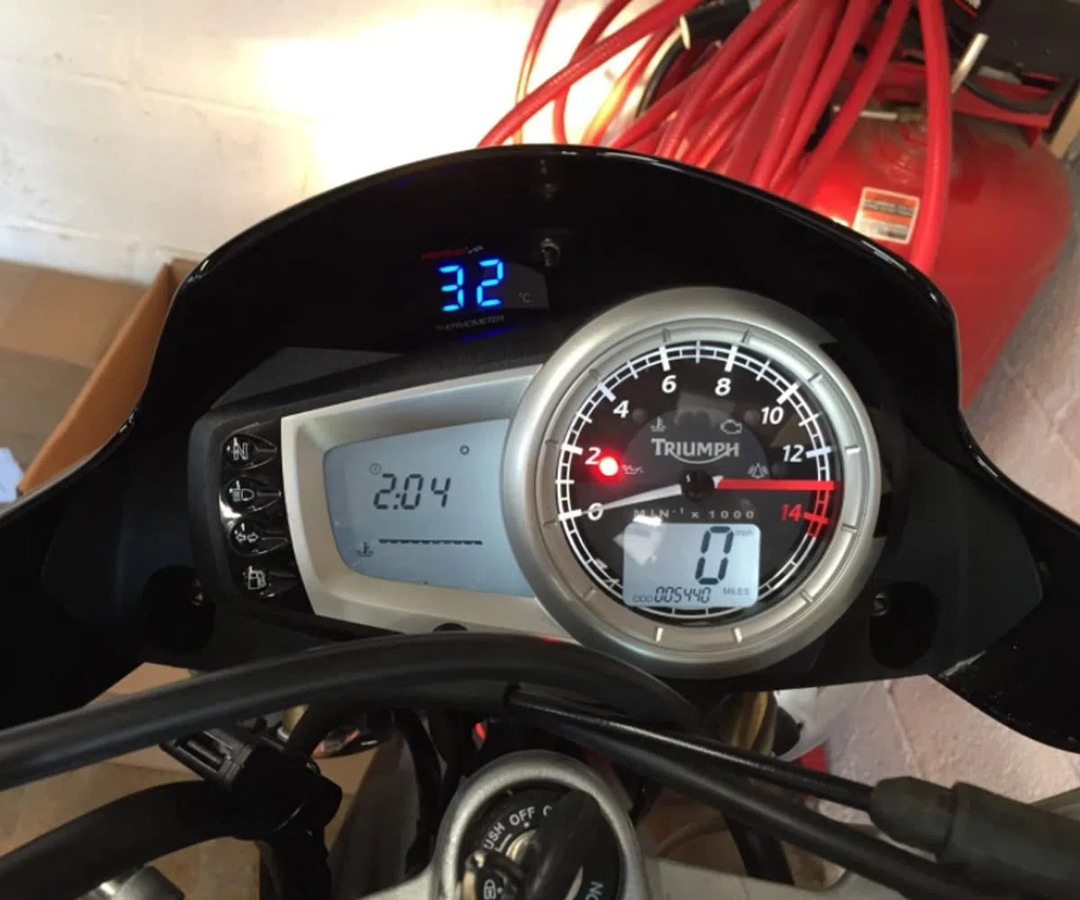 Termómetro digital para motocicletas, Termómetro azul con sensor, Termómetro de agua para motor, Termómetro impermeable para motocicleta con sensor de temperatura de sonda de metal (18mm)