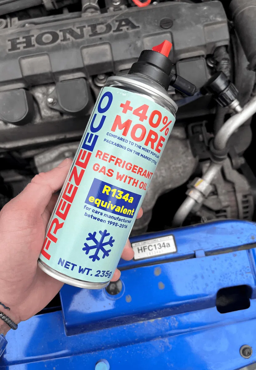 HOBBY, sustituto r134a, Sellador, refrigerante para aire acondicionado de automóviles, equivalente a 660 g, 1 lata, 2 en 1, 235g, con Manguera integrada con manómetro y Adaptador
