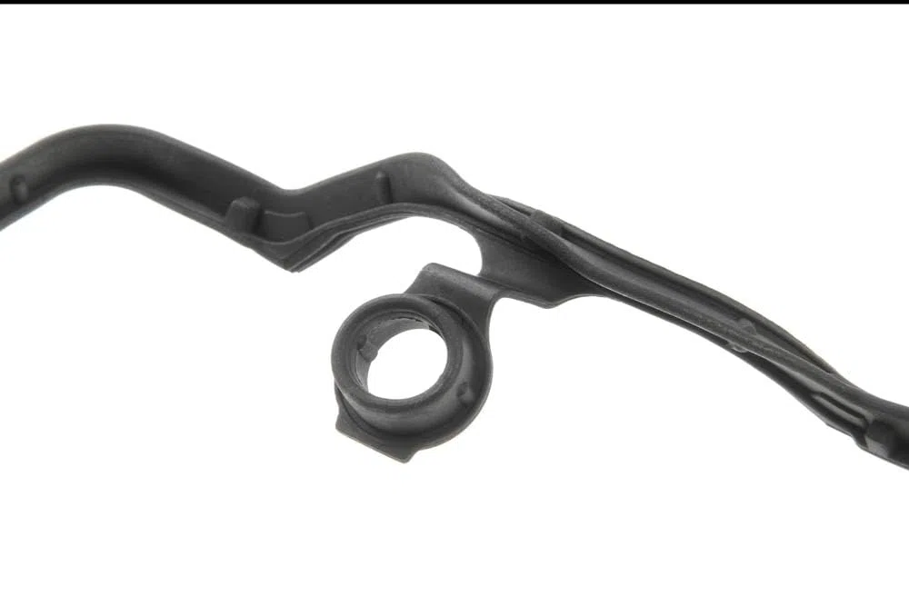 AJUSA 11111500 Junta tapa de culata de cilindro Compatible con VW Golf V Hatchback 1K1 TOURAN 1T1, 1T2 Polo IV Hatchback 9N, 9A Passat B6 Variant 3C5 Caddy III Furgoneta 2KA, 2KH, 2CA, 2CH, AUDI