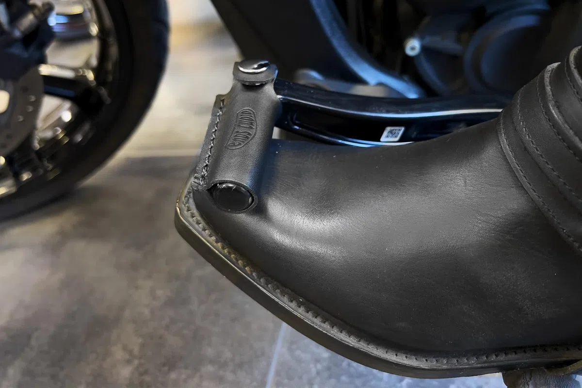 ends cuoio Protege zapatos moto cuero, coprileva de cambio de moto, protector marchas moto compatible con Indian Scout, Scout Bobber, Sport Chief - Consulta los modelos disponibles (negro,1)